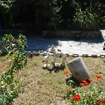 Utopia فندق