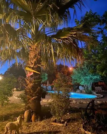 Utopia Ξενοδοχείο